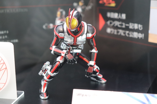 真骨彫「仮面ライダー555」、「仮面ライダーバース」が登場！ - アキバ総研