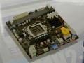 パッケージ写真では、モニタ出力端子構成がHDMI/VGAだが、実際はDVI/VGAになっている