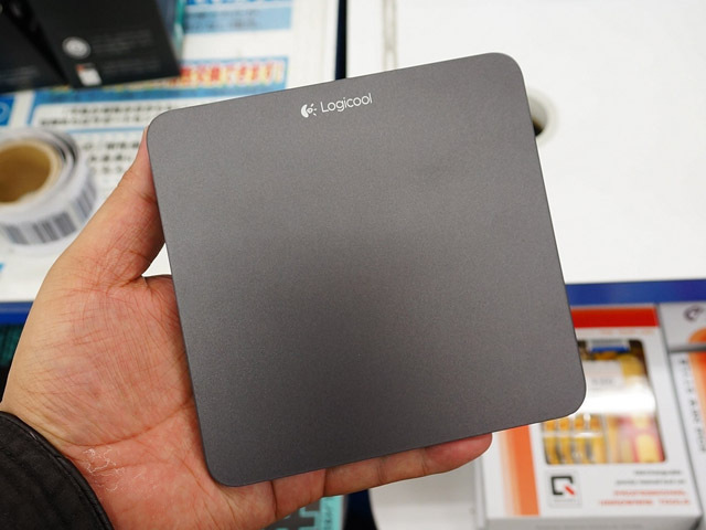 8位 ロジクール「Wireless Rechargeable Touchpad t650」