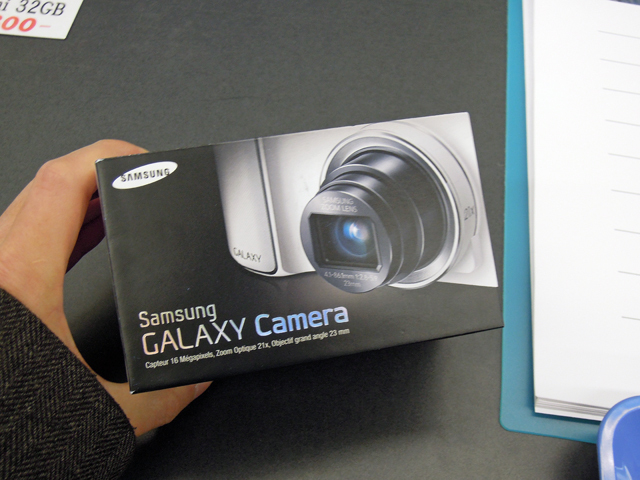 「GALAXY Camera（EK-GC100）」パッケージ表面