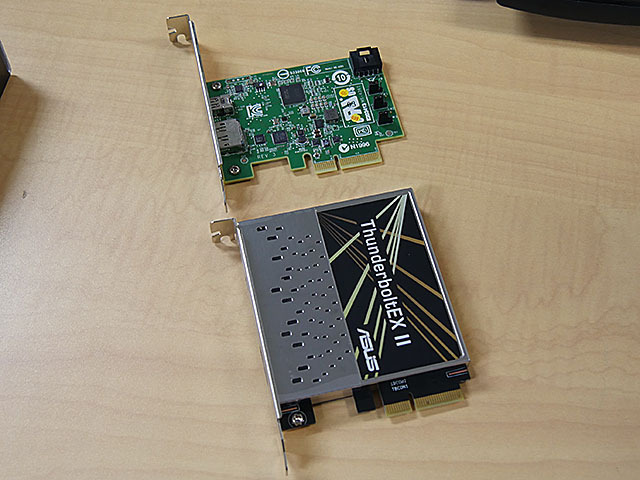 奥のカードは、HP製のThunderbolt 2拡張カード「Thunderbolt-2 PCIe 1-port I/O Card F3F43AA」。