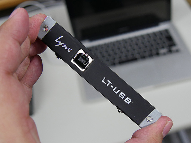 USBインターフェイス版のオプションの拡張カード「LT-USB」