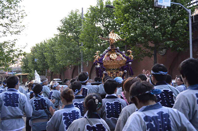 平成27年神田祭フォトコンテスト開催決定！　「赤レンガとお神輿」をテーマにした写真を募集