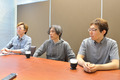 左からプランナーの矢吹崇さん、原型師の稲垣洋さん、フィニッシャー（彩色）の渡邊恭大さん