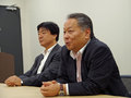 サードウェーブの榎本一郎副社長（右）と、松原昭博・上席執行役員（左）