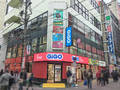 「SEGA」ブランドで展開してしたアミューズメント施設の屋号が、3月より「GiGO」に一新。秋葉原界隈の店舗の看板も変更に