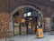テイクアウト専門のカフェ「ブルーボトルコーヒー 神田万世橋カフェ」が、明日3月19日をもって閉店