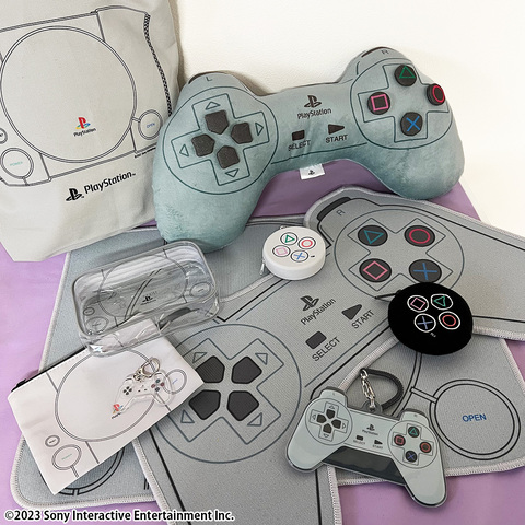 初代PlayStation＆コントローラモチーフアイテムが発売決定！ 3月中旬より「サンキューマート」店舗と公式オンラインショップにて発売開始!!