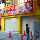 中央通りの黄色いビル（「秋葉館」跡地）は「Mulan AKIBA（ムーランアキバ）中央通り店」に