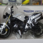 TriumphのSTREET TRIPLEを再現したバイク型USBメモリが発売！