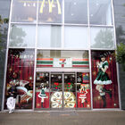 店頭には約4mの巨大まゆゆ！ AKB48一色のセブンイレブンが秋葉原に登場