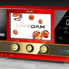 カラオケ「DAM」、最新機種「LIVE DAM RED TUNE」を4月8日に投入！ LIVE DAMシリーズの第3世代機