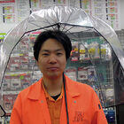【アキバこぼれ話】肩まですっぽり入るキャップ型ビニール傘「桜島ファイヤー」が販売中