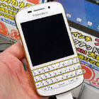 QWERTYキー搭載のBlackBerryスマホの限定モデル「BlackBerry Q10 Gold & White Special Edition」が登場！